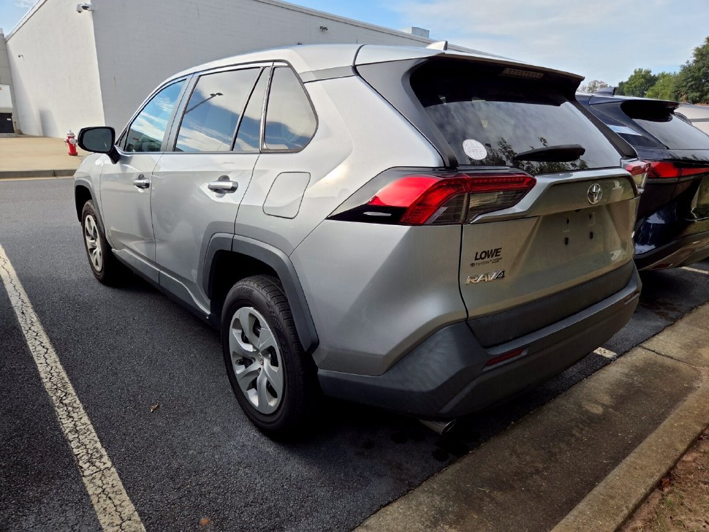 Used 2022 Toyota RAV4 LE FWD image 5