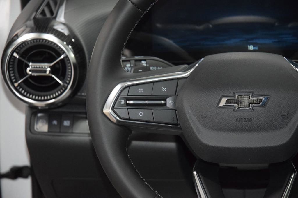 New 2026 Chevrolet Equinox LT w/ Midnight Edition FWD image 33