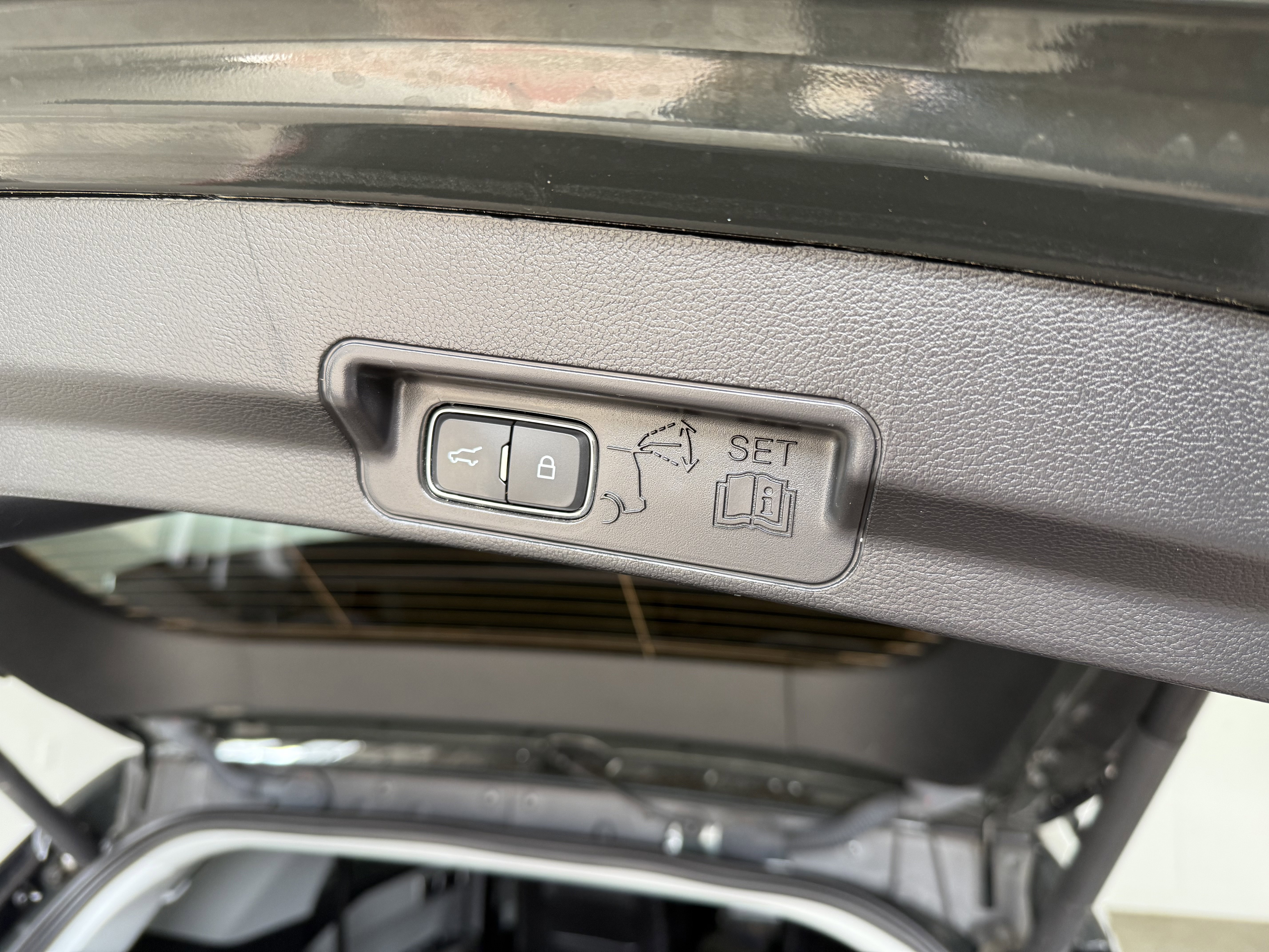 Used 2022 Ford Explorer XLT w/ Equipment Group 202A image 49