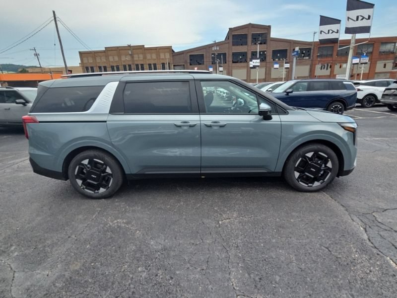 New 2027 Kia Carnival EX FWD image 8