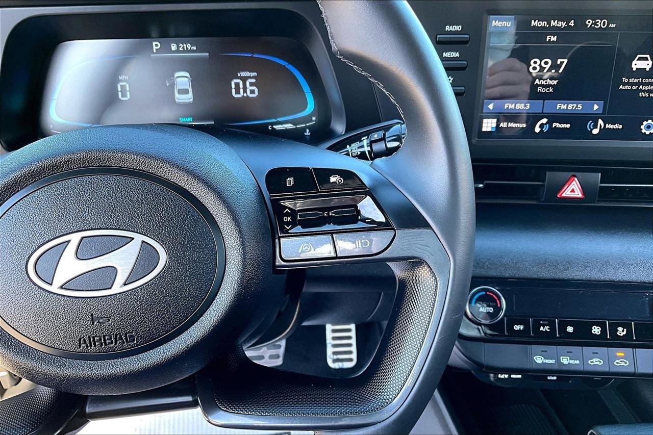 Used 2025 Hyundai Elantra Sport FWD image 14