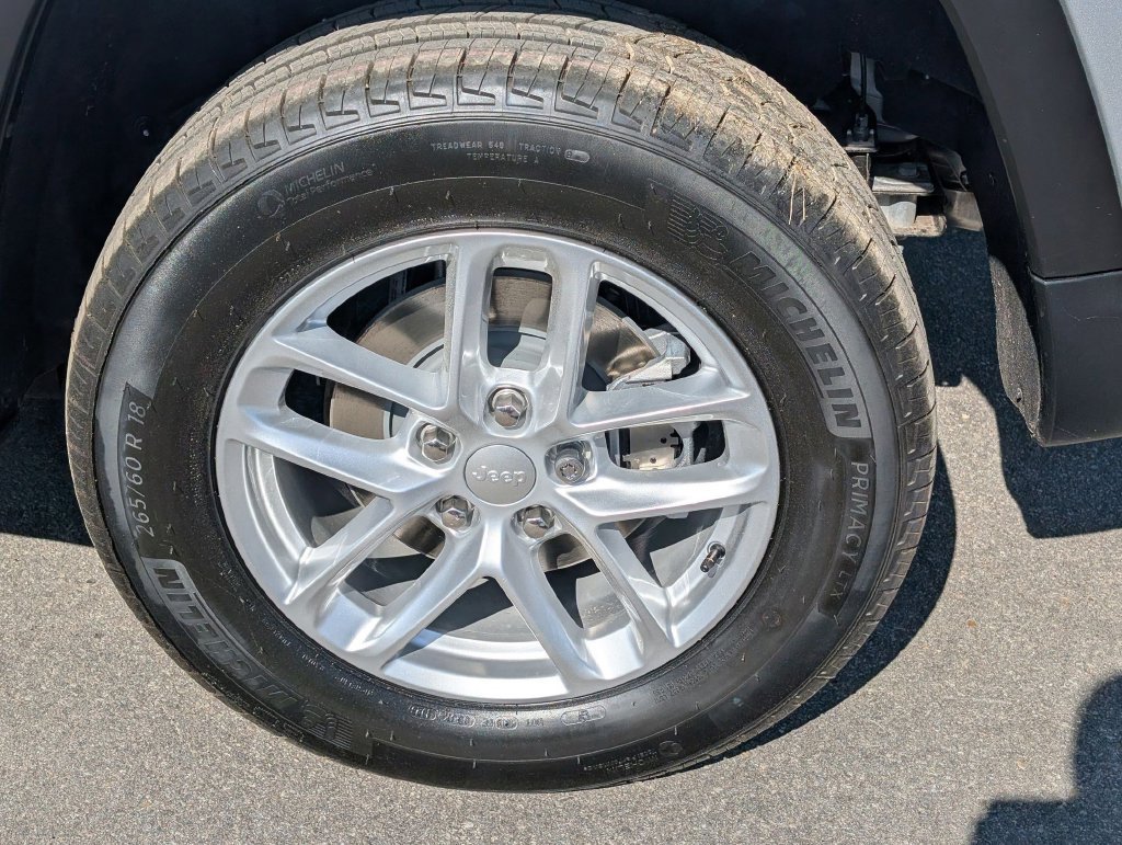 New 2026 Jeep Grand Cherokee Laredo AWD/4WD image 8