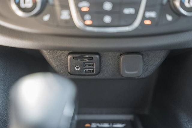 Used 2023 Chevrolet Traverse Premier AWD/4WD image 31