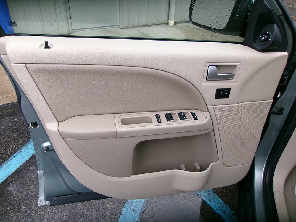 Used 2005 Ford Five Hundred Limited image 15