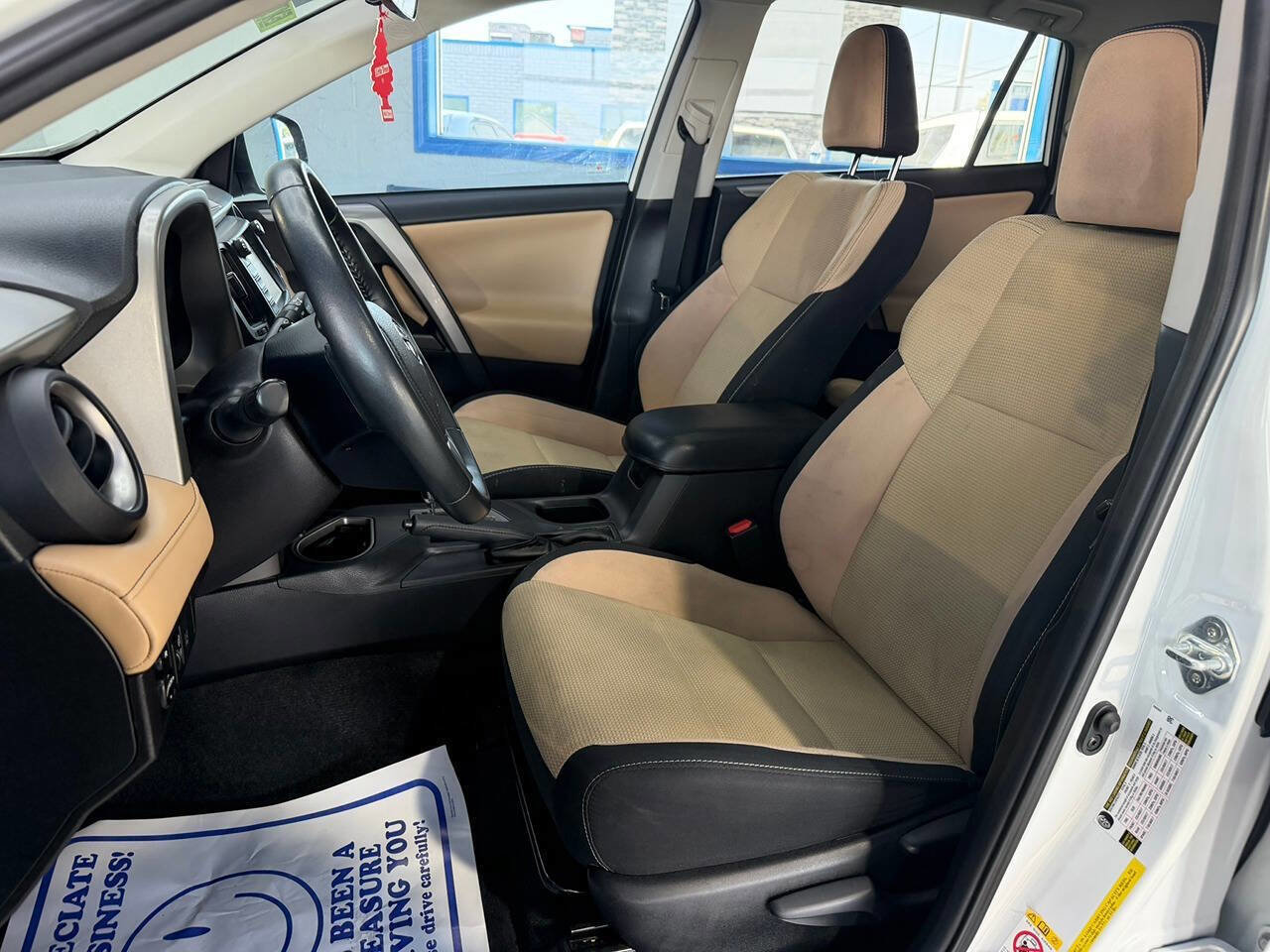 Used 2018 Toyota RAV4 XLE FWD image 16