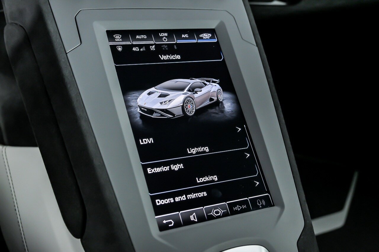 Used 2022 Lamborghini Huracan STO RWD image 31