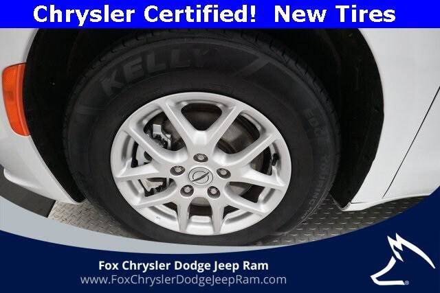 Certified 2024 Chrysler Pacifica Touring-L image 27