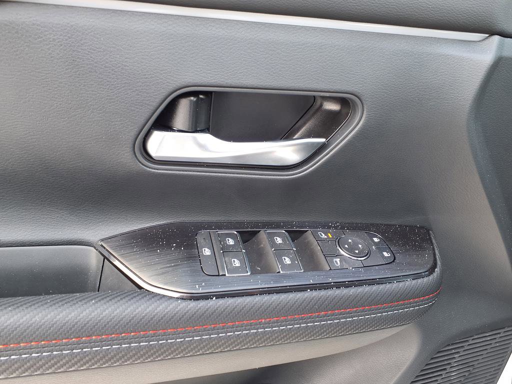 New 2026 Nissan Kicks SR w/ Cold Weather Package image 15