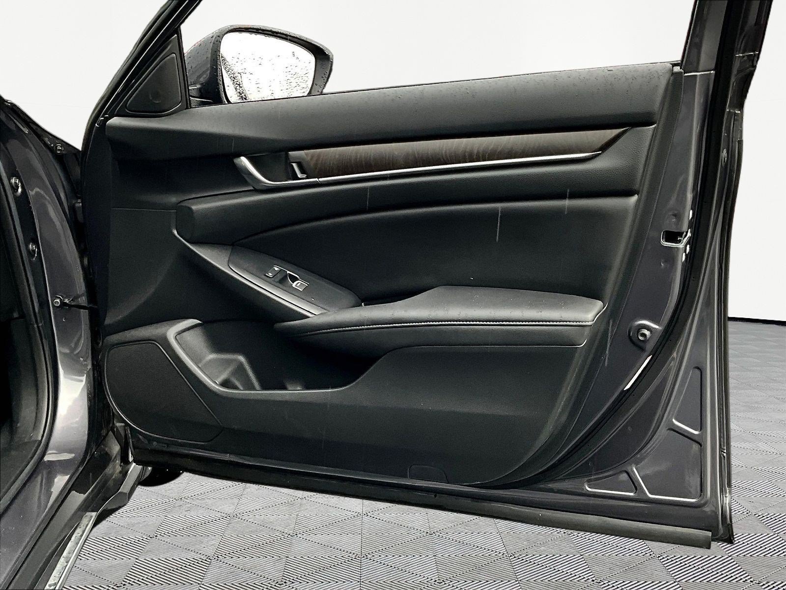 Used 2019 Honda Accord EX image 26