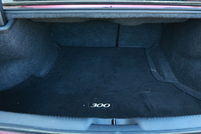 Used 2017 Chrysler 300 C RWD image 10