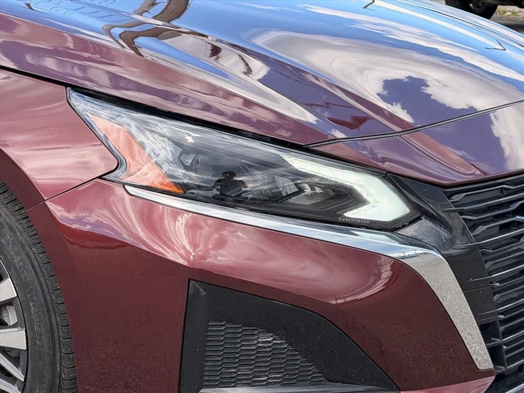 Used 2025 Nissan Altima 2.5 SV FWD image 6
