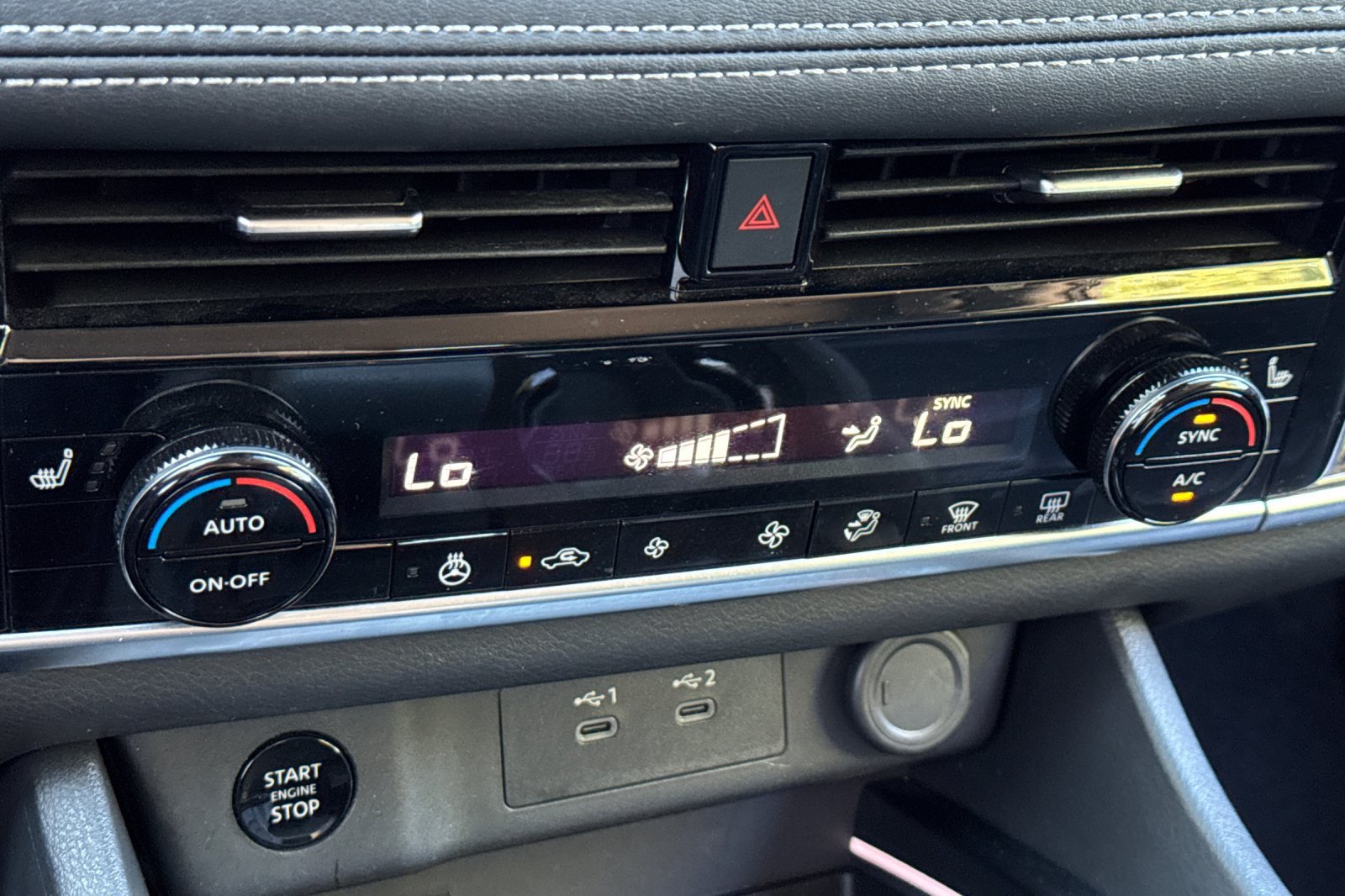 Used 2024 Nissan Rogue SL AWD/4WD image 29