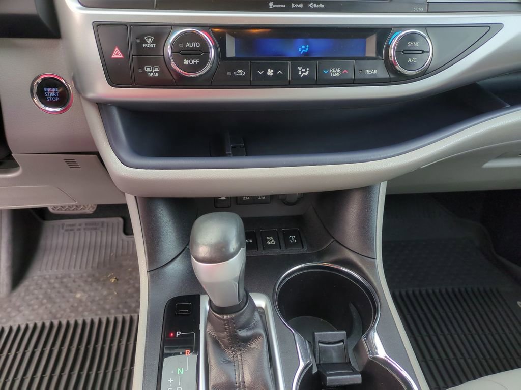 Used 2017 Toyota Highlander XLE image 14