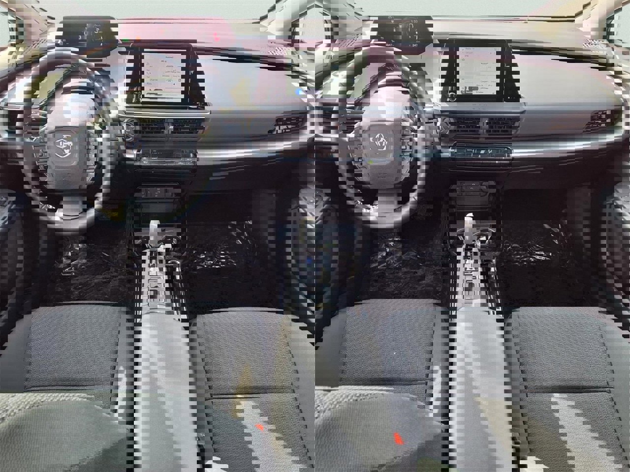 Used 2025 Toyota Prius LE image 12