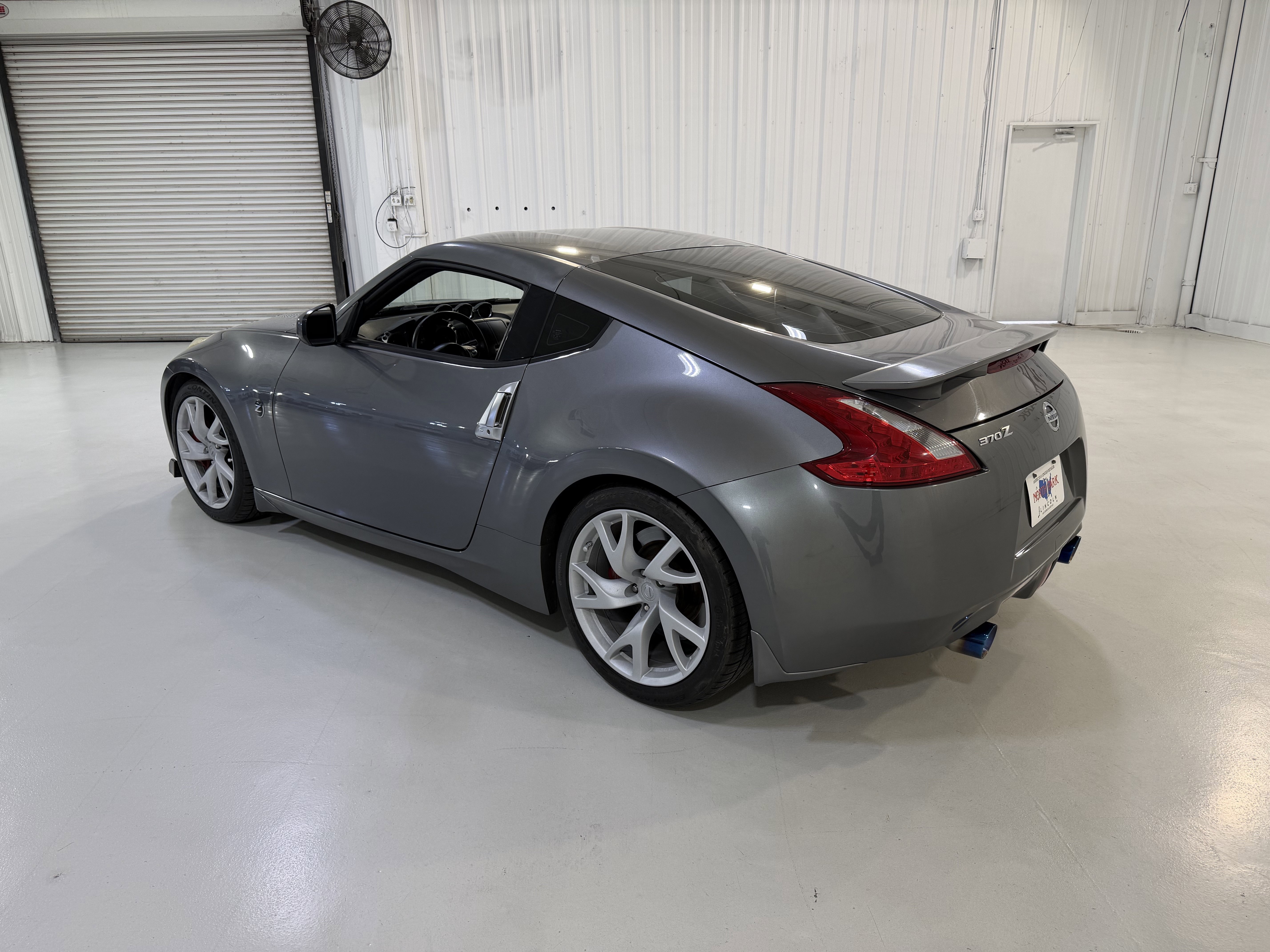 Used 2016 Nissan 370Z Coupe RWD image 3