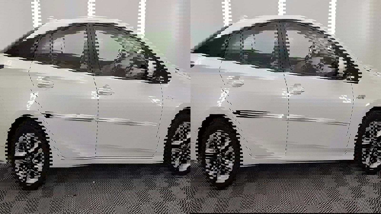 Used 2017 Toyota Prius Four Touring image 5