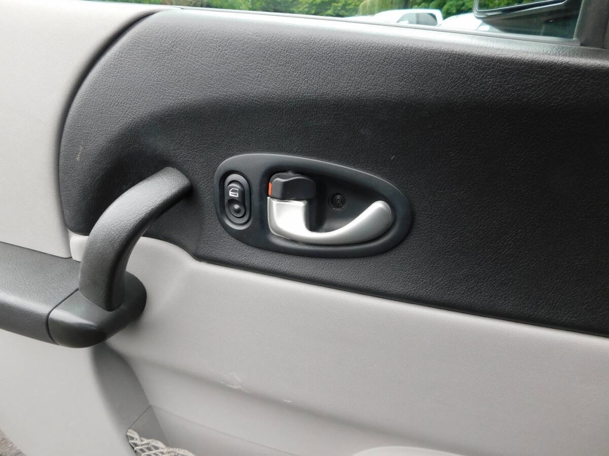 Used 2005 Saturn Vue AWD V6 w/ Comfort Pkg image 16