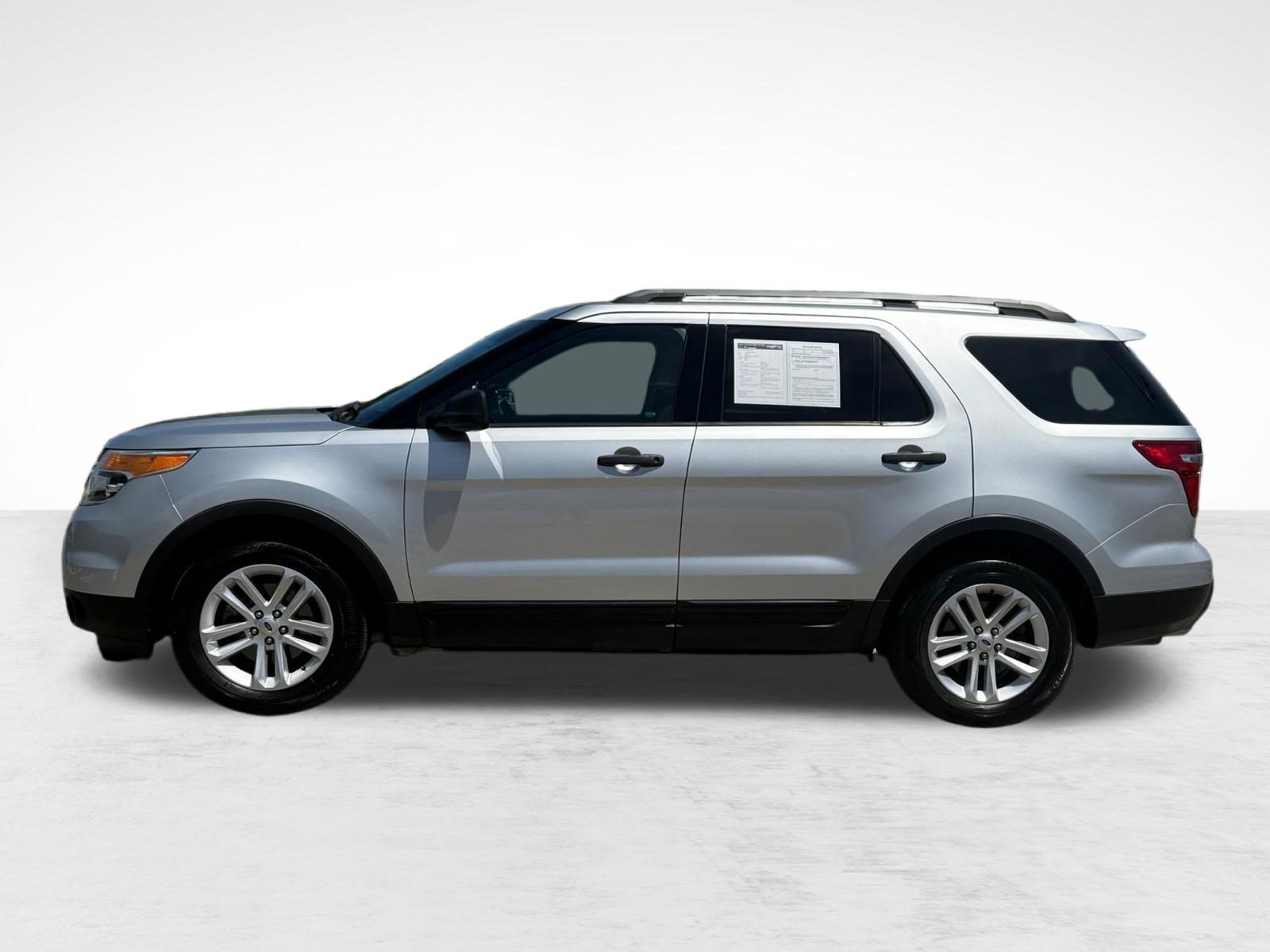 Used 2015 Ford Explorer FWD image 2