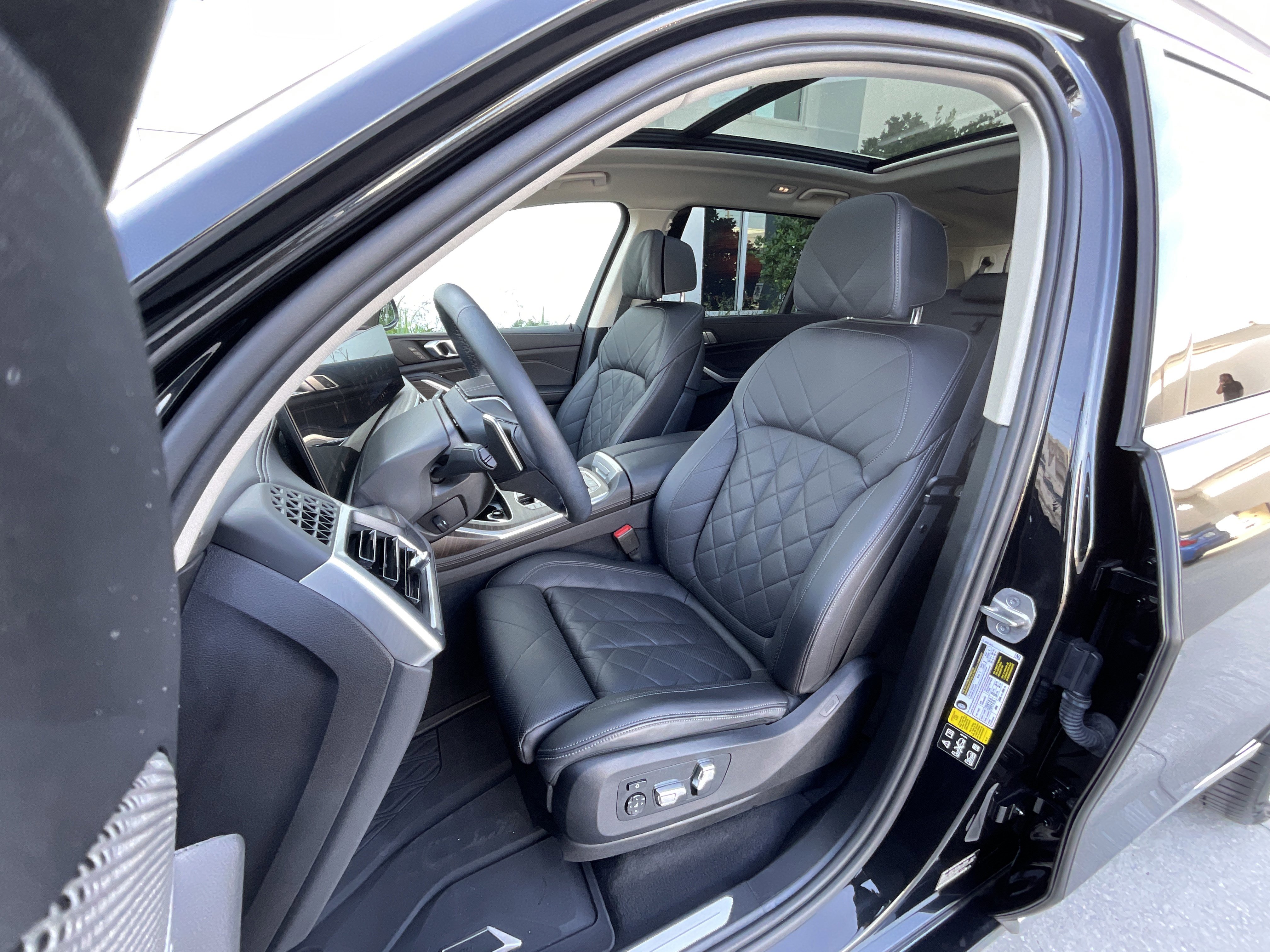 Certified 2024 BMW X7 xDrive40i image 11