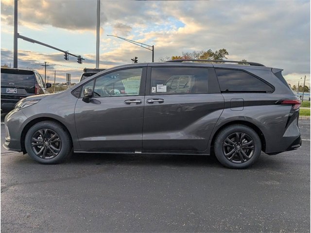 New 2025 Toyota Sienna XSE image 4