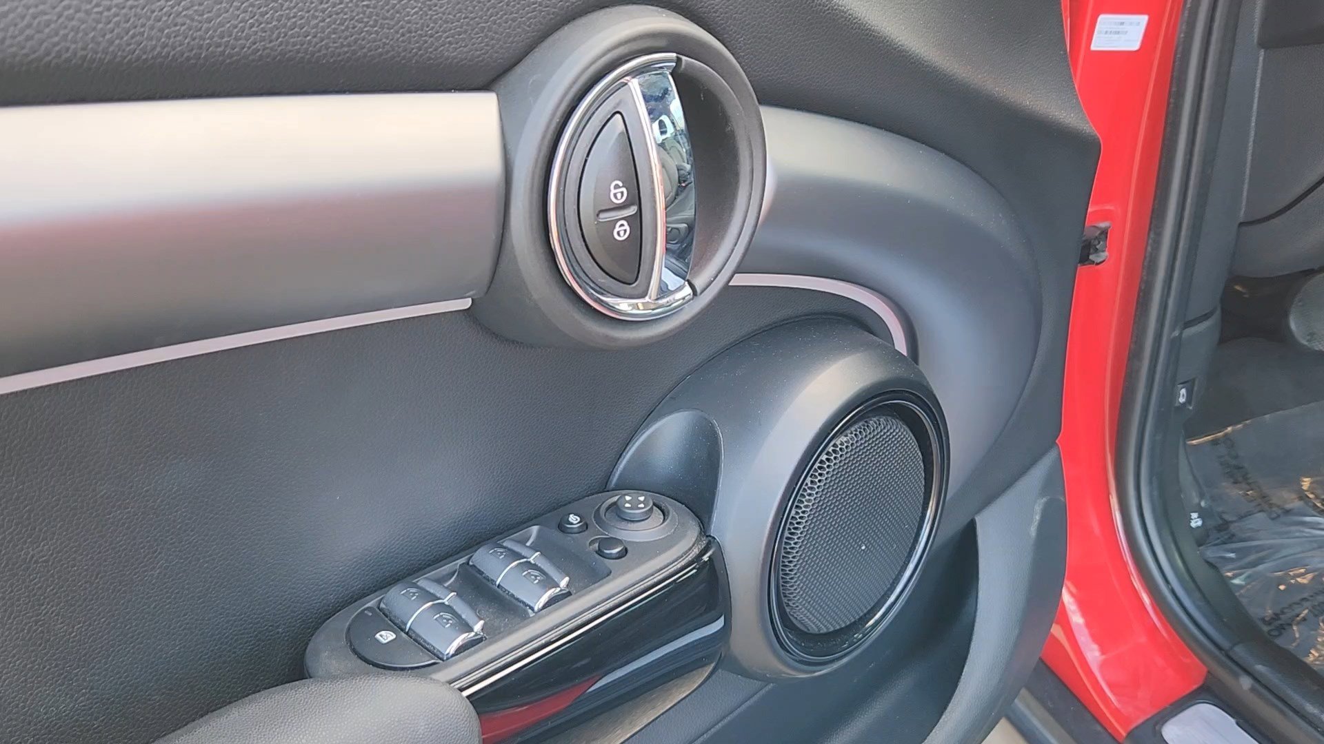 Used 2024 MINI Cooper 4-Door Hardtop image 7