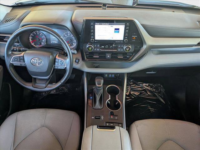 Used 2022 Toyota Highlander LE image 16
