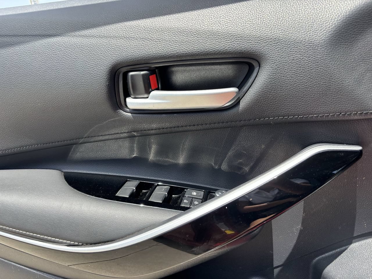 Used 2020 Toyota Corolla XLE w/ Carpet Mat Package (TMS) FWD image 20