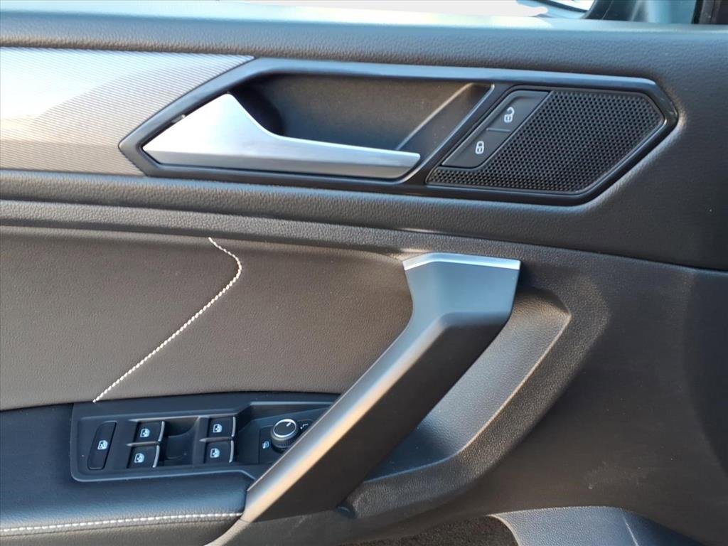 Used 2023 Volkswagen Tiguan SE image 17