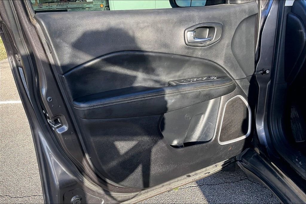 Used 2020 Jeep Compass Latitude image 23