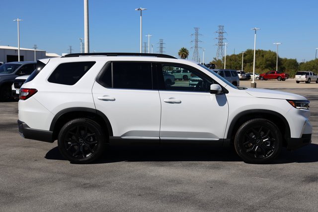 New 2025 Honda Pilot Touring image 4