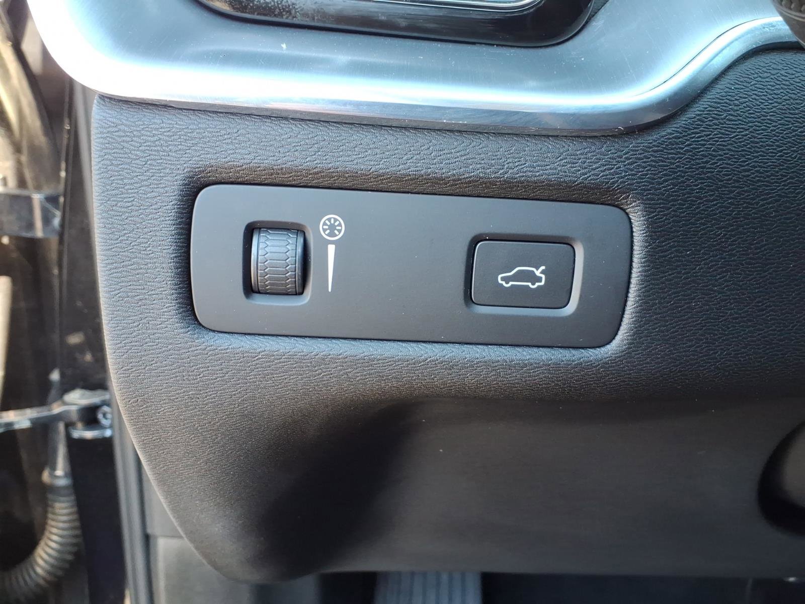 Used 2019 Volvo XC60 T5 Momentum w/ Protection Package Premier image 15