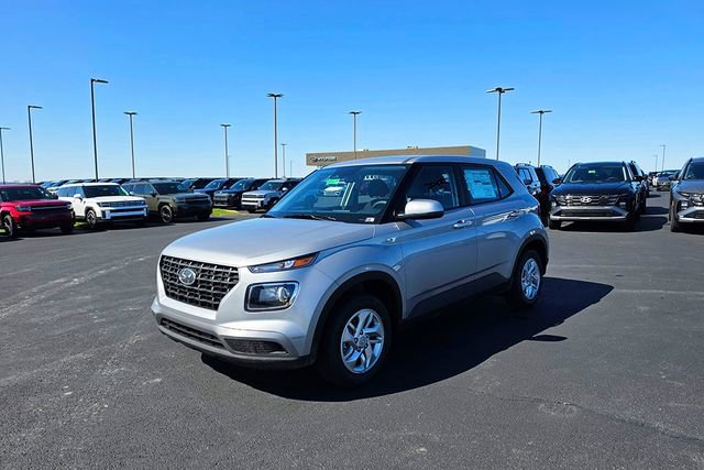 New 2026 Hyundai Venue SE image 3