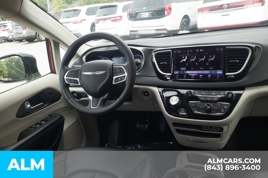 Used 2024 Chrysler Pacifica Touring-L FWD image 22