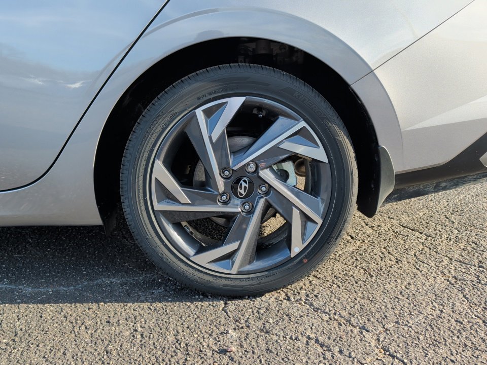 Certified 2025 Hyundai Elantra Limited image 22