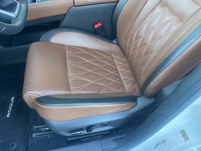 Used 2024 Nissan Rogue Platinum w/ Platinum Premium Package image 7