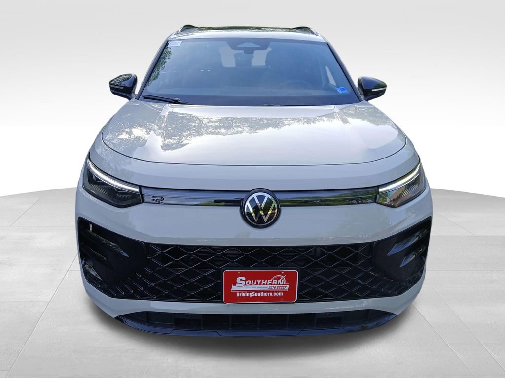 New 2026 Volkswagen Tiguan SE R-Line image 8