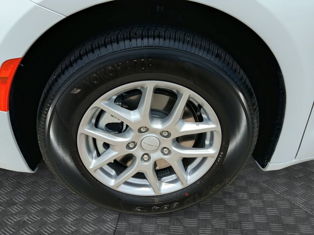 New 2027 Chrysler Pacifica Select FWD image 23