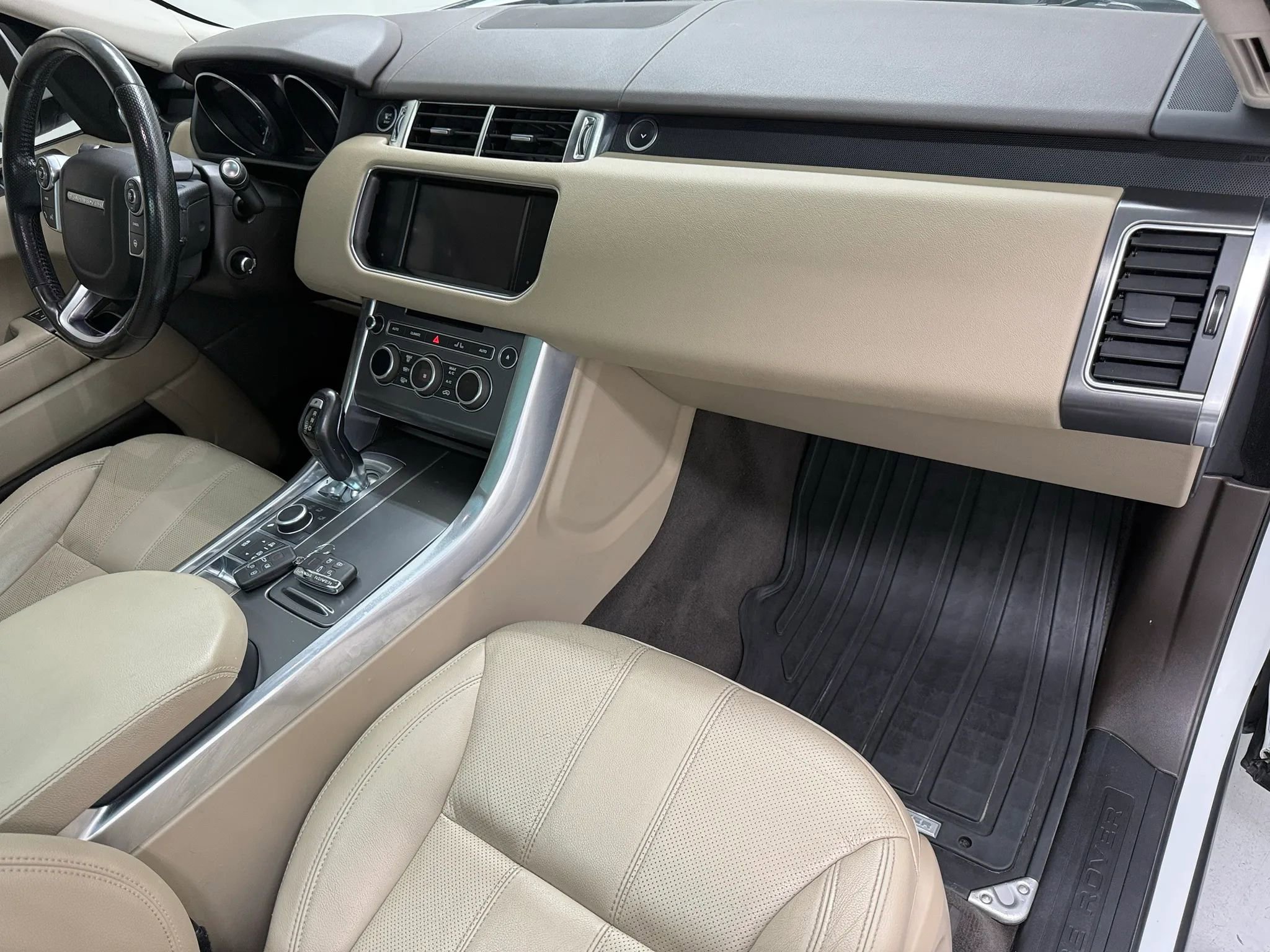 Used 2016 Land Rover Range Rover Sport SE image 10