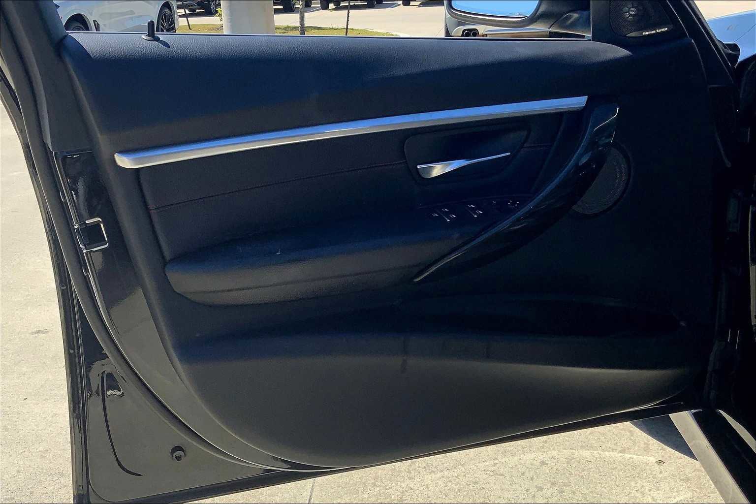 Used 2017 BMW 330e image 25