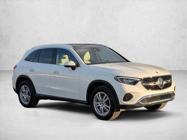 Used 2025 Mercedes-Benz GLC 300 4MATIC image 3
