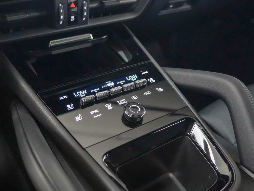 Used 2025 Porsche Cayenne image 31