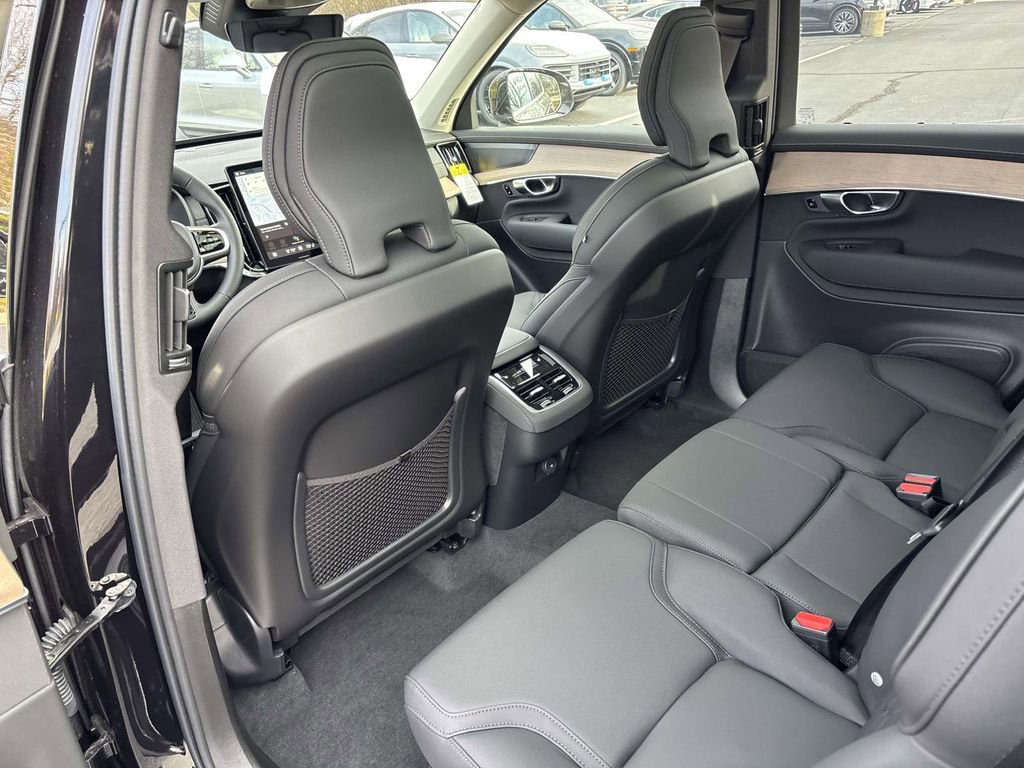 New 2026 Volvo XC90 B6 Plus w/ Protection Package Premier image 27
