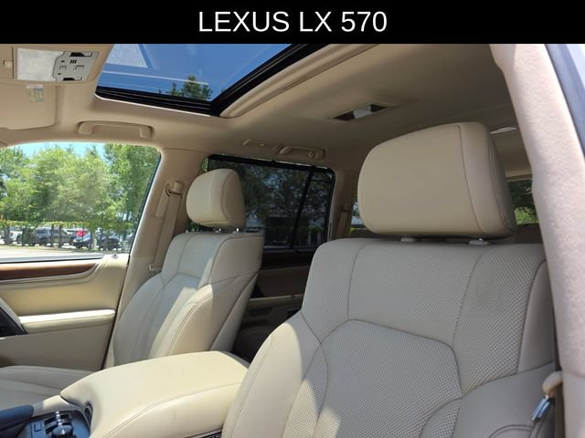 Used 2021 Lexus LX 570 4WD w/ Luxury Package image 22