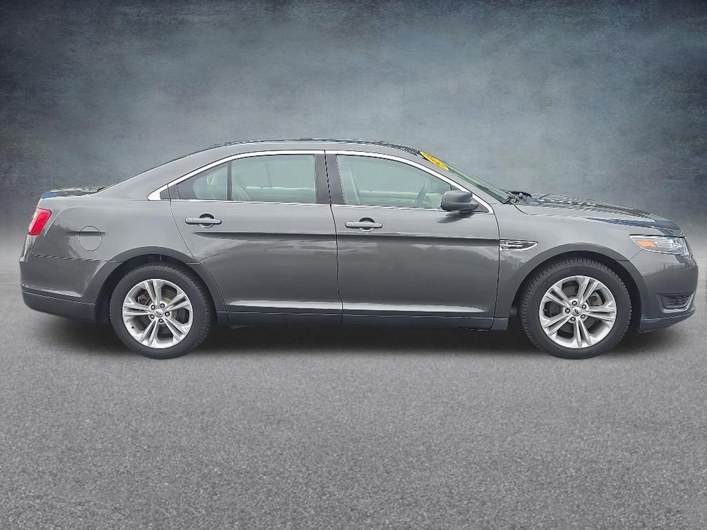 Used 2019 Ford Taurus SE FWD image 7
