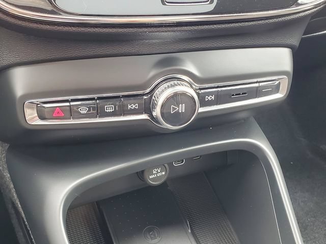 Certified 2026 Volvo XC40 B5 Ultra w/ Climate Package AWD/4WD image 23