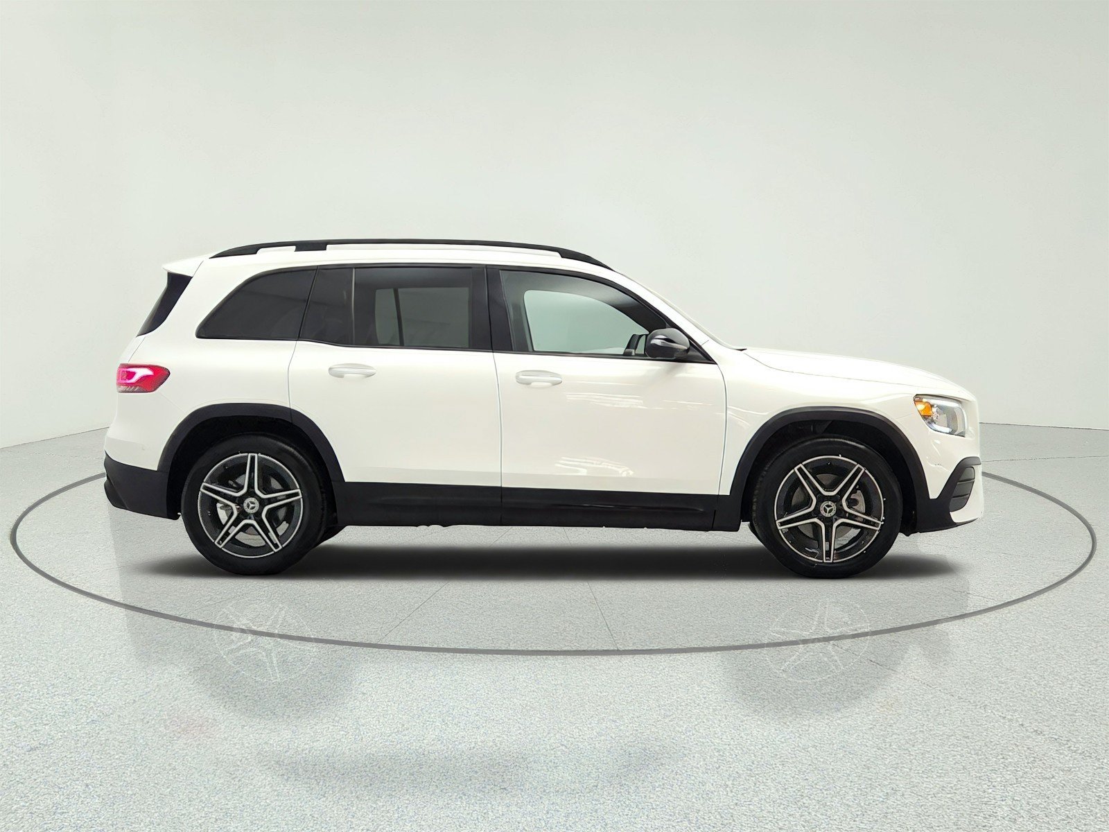 Used 2021 Mercedes-Benz GLB 250 image 4