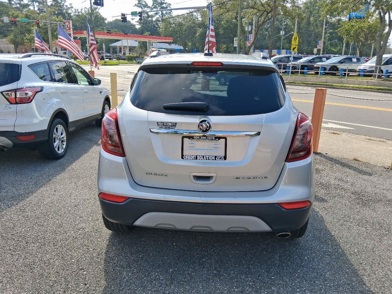 Used 2018 Buick Encore Essence FWD image 3