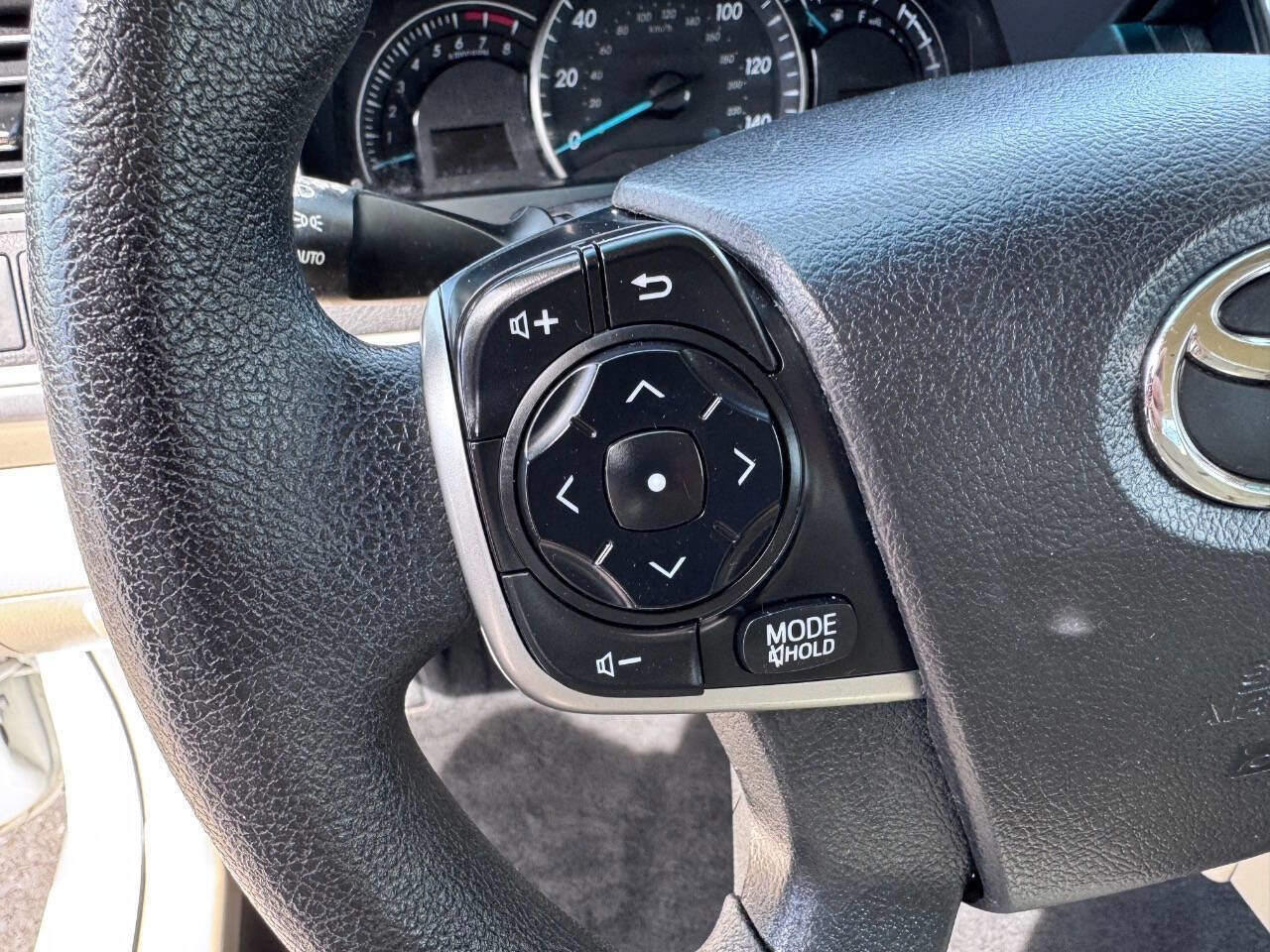 Used 2014 Toyota Camry LE image 16