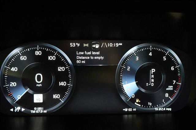 Used 2017 Volvo XC90 T6 Momentum w/ Vision Package image 14