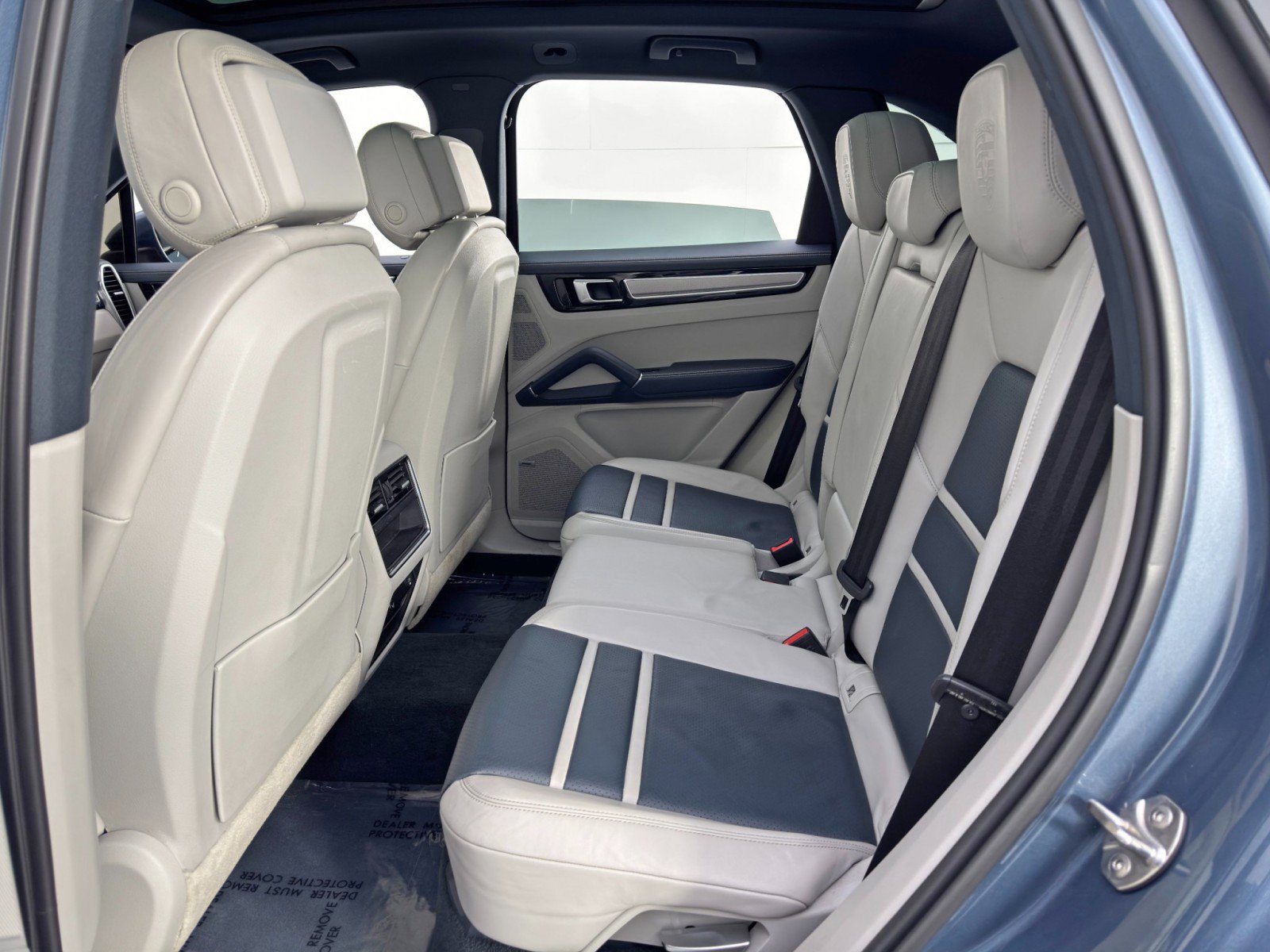 Used 2020 Porsche Cayenne S w/ Premium Package image 45